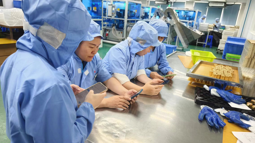 女職工積極參與線上答題4.jpg