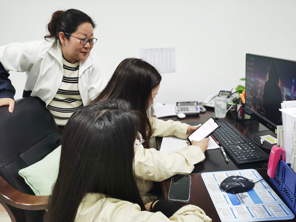 女職工積極參與線上答題 (3).jpg